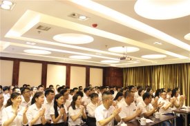 逆勢上揚，再創(chuàng)輝煌—新思路裝飾召開年中工作